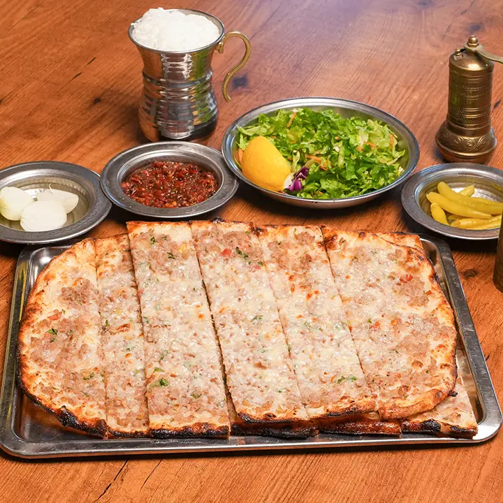 Kıymalı Kaşarlı Pide
